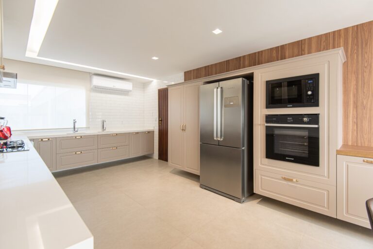 Sao-Luis-Andrea-Matos-e-Caroline-Pedraca-Cozinha–scaled